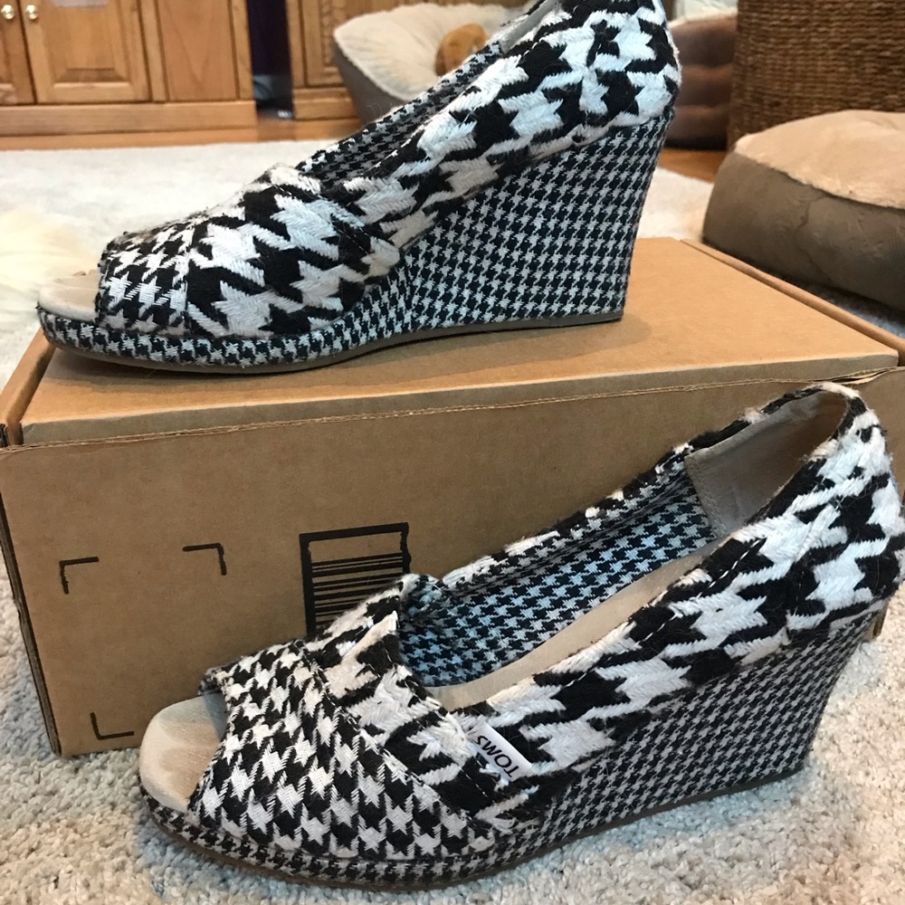 Tom’s houndstooth peep toe wedges size 9.5